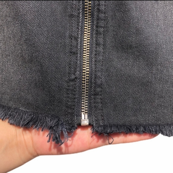 FREE PEOPLE ZIP HAVEN DISTRESSED RAW HEMLINE DEMIN SKIRT EUC SIZE 29 - Picture 5 of 12